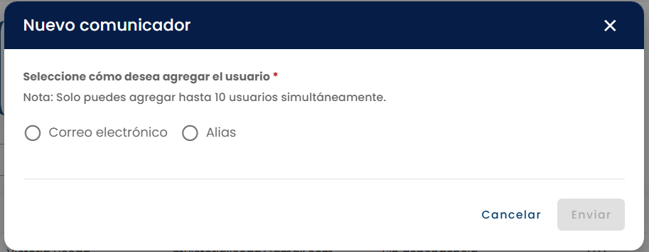 Ventana "Nuevo comunicador" con el texto "Seleccione cómo desea agregar el usuario", la nota del límite de 10 usuarios, los botones de opción Correo electrónico y Alias sin marcar, y los botones "Cancelar" y "Enviar" (Enviar deshabilitado)