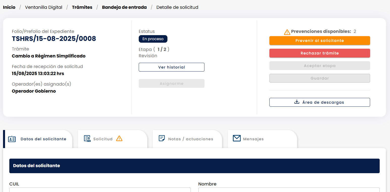 Pantalla de gestión con visor de documentos a la izquierda y formulario a la derecha